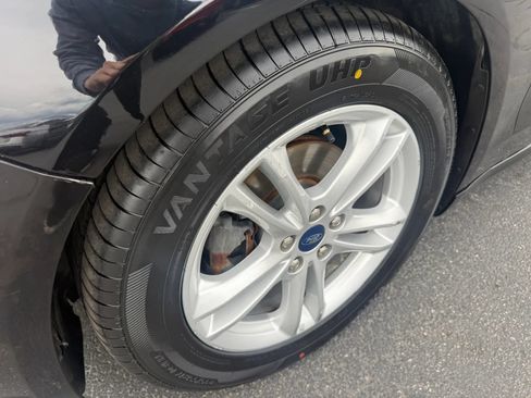 Used 2018 Ford Fusion SE w/ Fusion SE Technology Package FWD image 30