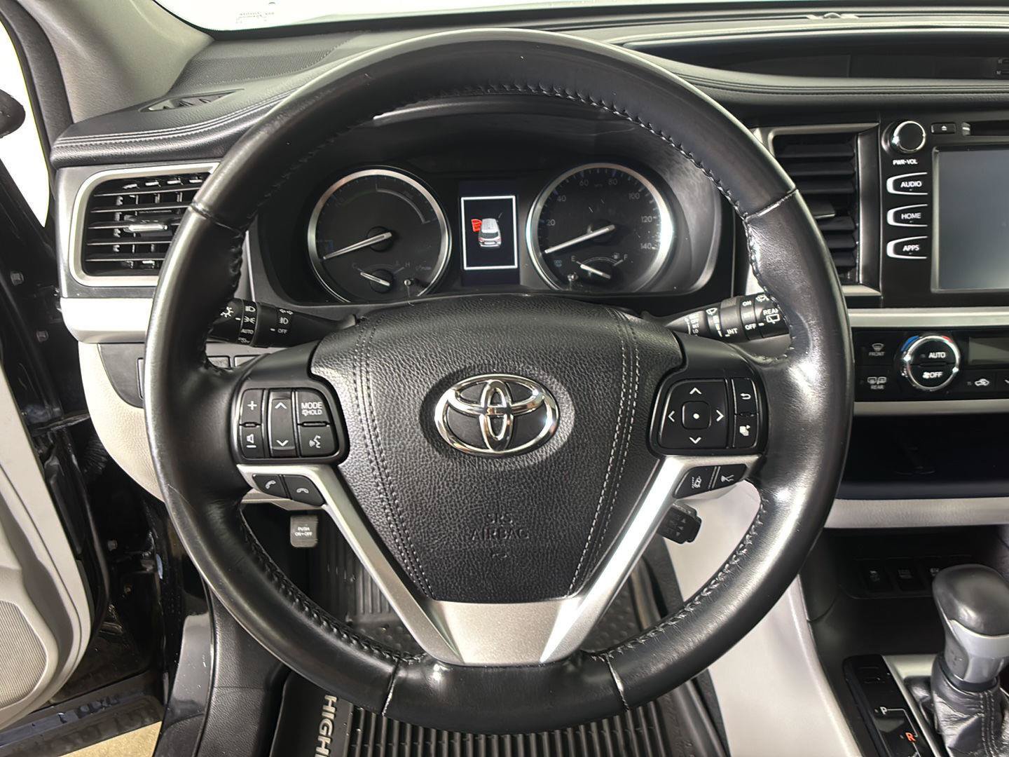 Used 2018 Toyota Highlander XLE AWD/4WD image 30