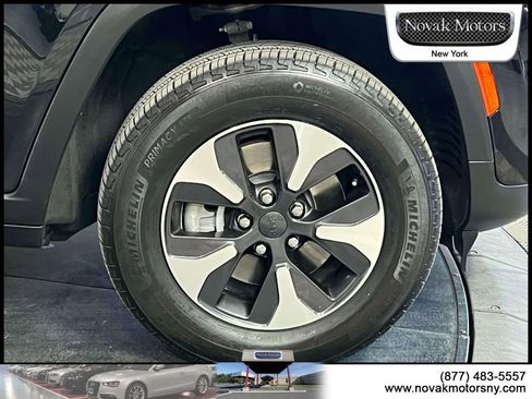 Used 2023 Jeep Grand Cherokee 4WD 4xe image 9