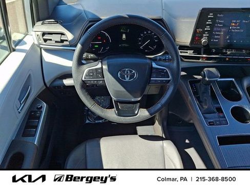 Used 2023 Toyota Sienna XSE AWD/4WD image 14