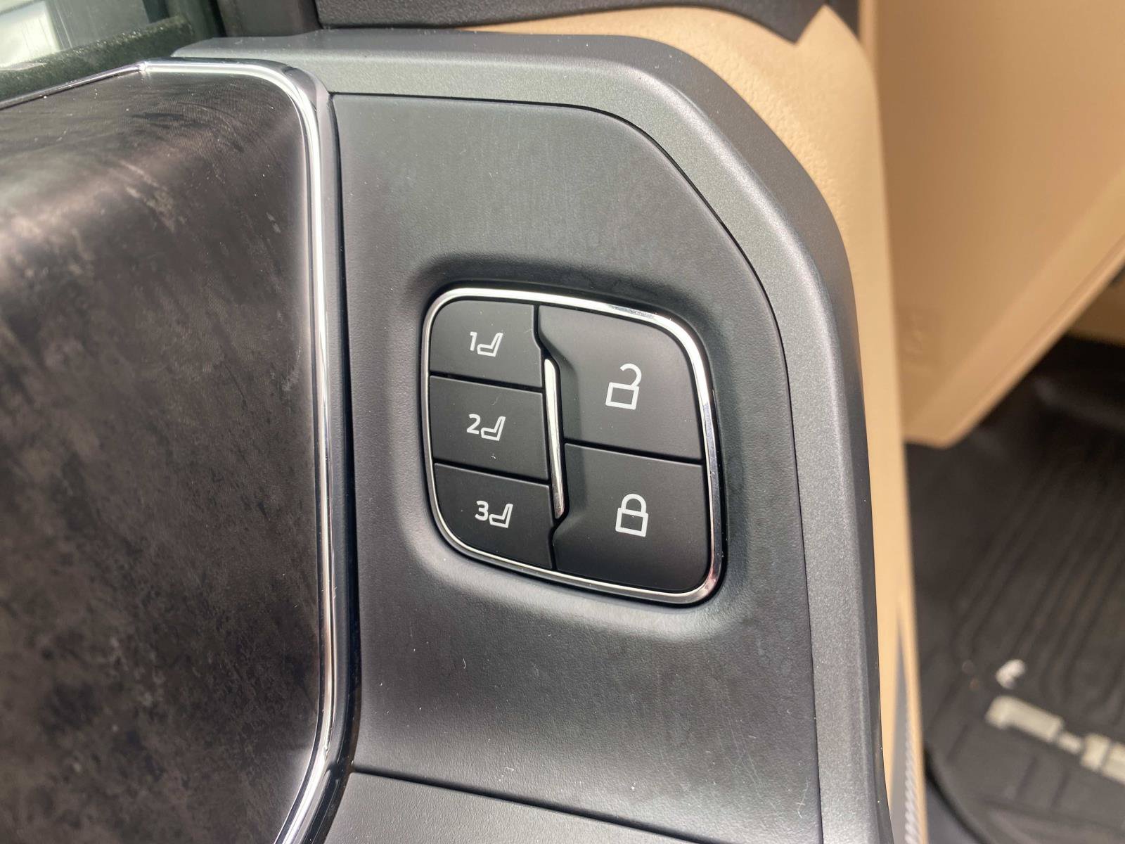 Used 2021 Ford F150 Lariat w/ Equipment Group 502A High AWD/4WD image 17