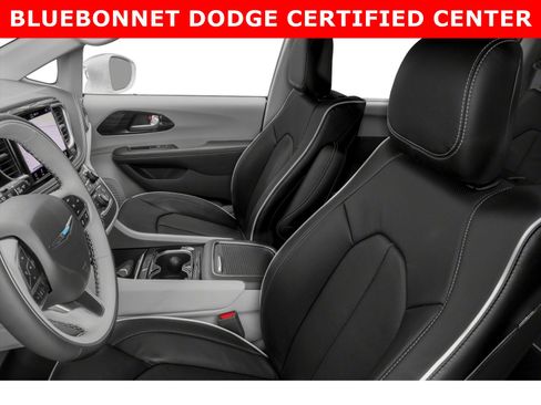 Used 2023 Chrysler Pacifica Touring-L FWD image 6