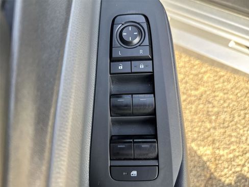 Used 2024 Toyota Prius LE FWD image 13