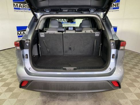 Used 2021 Toyota Highlander XLE FWD image 32