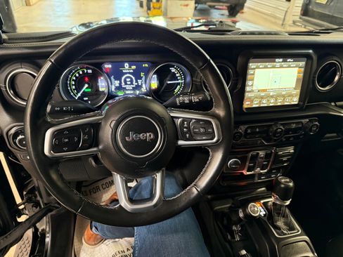 Used 2021 Jeep Wrangler Unlimited Sahara w/ Cold Weather Group AWD/4WD image 28
