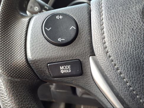 Used 2018 Toyota Corolla LE image 11