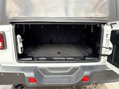 Used 2021 Jeep Wrangler Unlimited Sahara image 29