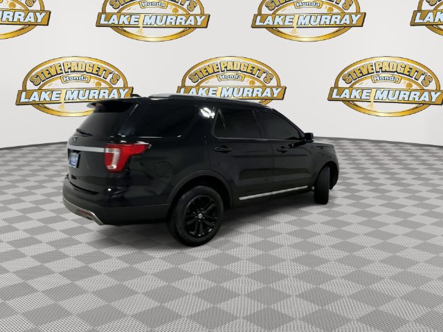 Used 2017 Ford Explorer XLT w/ Equipment Group 201A FWD image 4