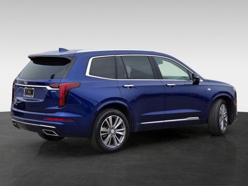Used 2025 Cadillac XT6 Premium Luxury AWD/4WD image 4