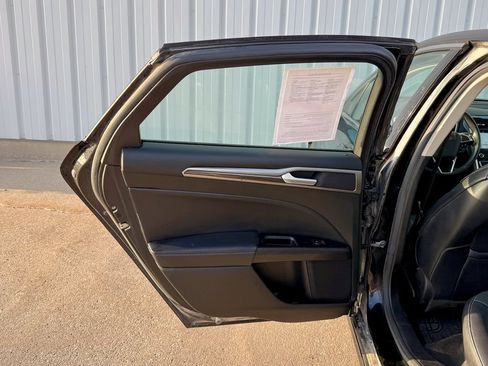 Used 2017 Ford Fusion SE w/ Fusion SE Technology Package FWD image 15