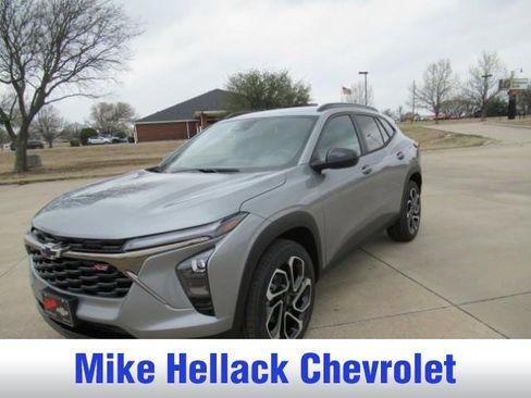 Used 2026 Chevrolet Trax RS w/ Driver Confidence Package image 2