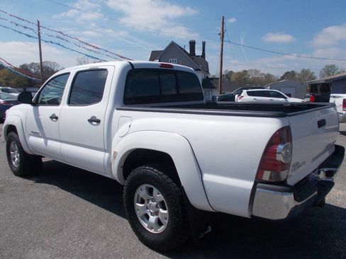 Used 2015 Toyota Tacoma 4x4 Double Cab w/ SR5 Package image 17