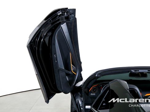 Used 2024 McLaren 750S Spider RWD image 12