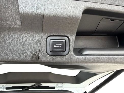 Used 2022 GMC Acadia SLT AWD/4WD image 35