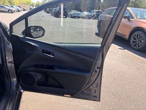 Used 2018 Toyota Prius Three FWD image 9