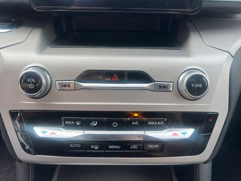 Used 2023 Ford Explorer XLT w/ Equipment Group 202A AWD/4WD image 23