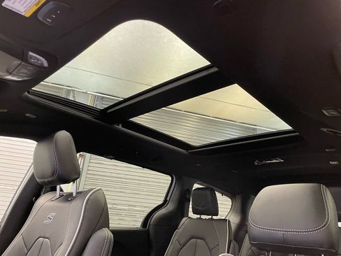 New 2027 Chrysler Pacifica Limited w/ S Appearance Package FWD image 14