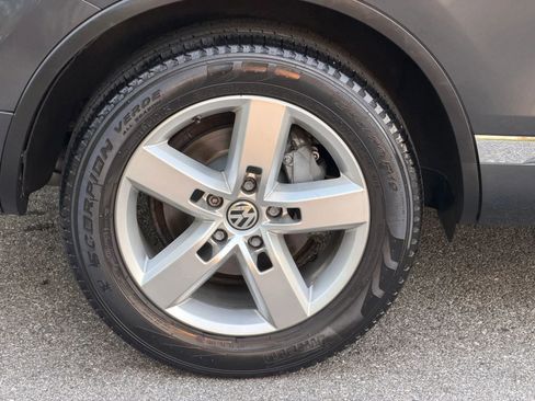 Used 2012 Volkswagen Touareg Sport AWD/4WD image 45