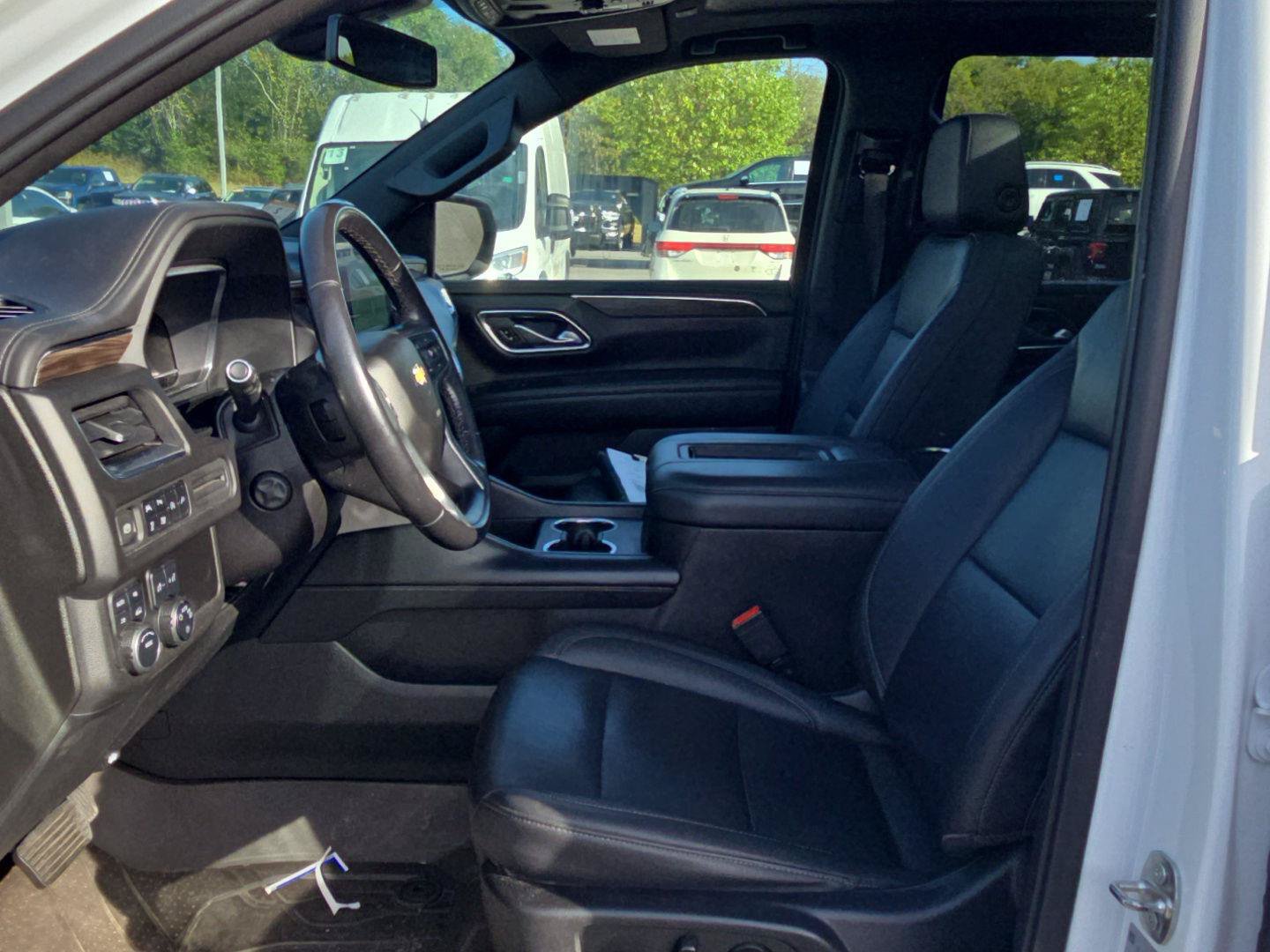 Used 2022 Chevrolet Tahoe LT w/ Luxury Package AWD/4WD image 16