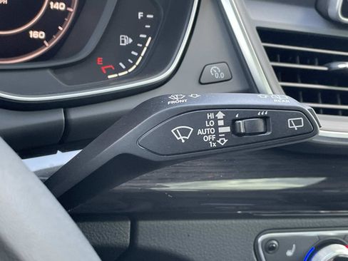 Used 2020 Audi Q5 e Prestige w/ Prestige Package image 27