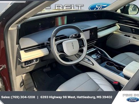 Used 2024 Lincoln Nautilus Premier image 12