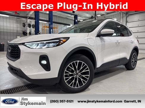 New 2025 Ford Escape SE w/ Class II Trailer Tow Package FWD image 1