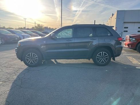Used 2020 Jeep Grand Cherokee Trailhawk w/ Trailhawk Luxury Group AWD/4WD image 3