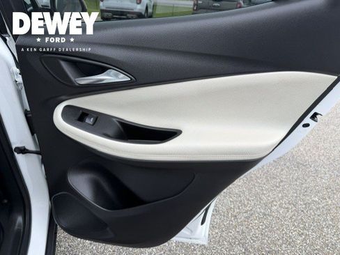 Used 2022 Buick Encore GX Select FWD image 46