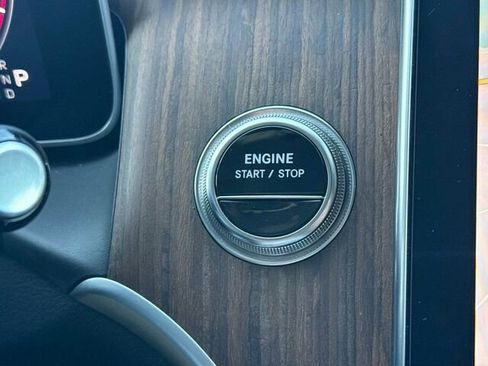 Used 2025 Mercedes-Benz GLC 350e 4MATIC image 28