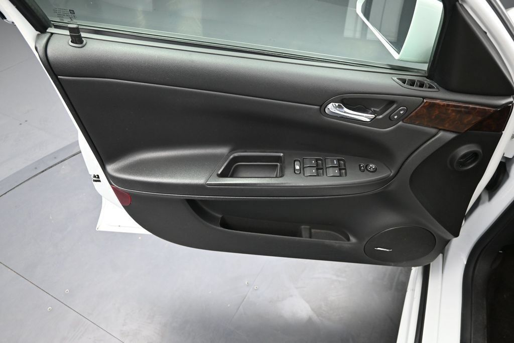 Used 2014 Chevrolet Impala LTZ FWD image 14