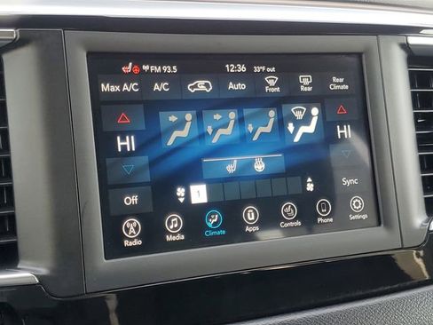 Used 2019 Chrysler Pacifica Touring-L image 18