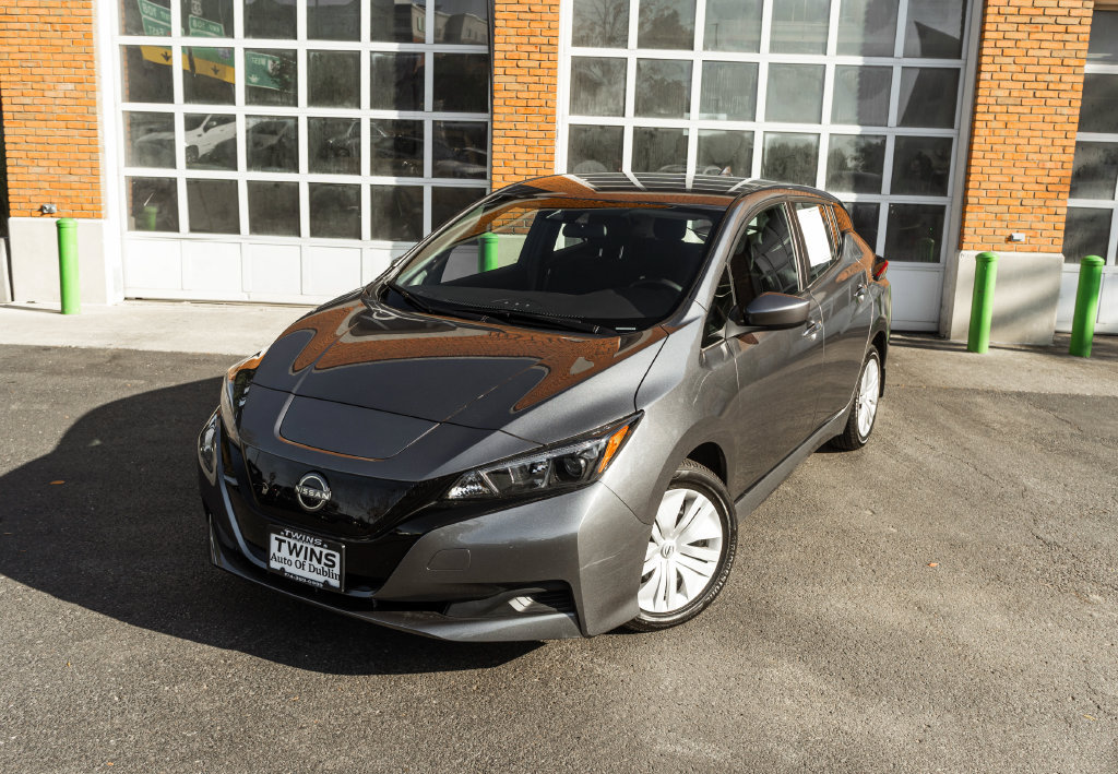 Used 2025 Nissan Leaf S FWD image 2