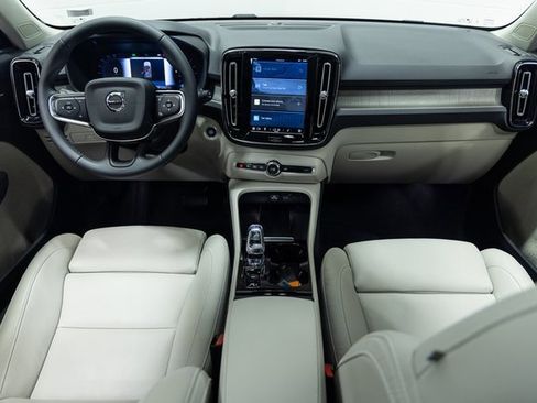 Used 2024 Volvo XC40 B5 Ultimate w/ Protection Package Premier image 27