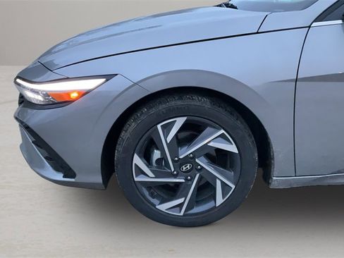 Certified 2024 Hyundai Elantra SEL w/ Convenience Package image 9