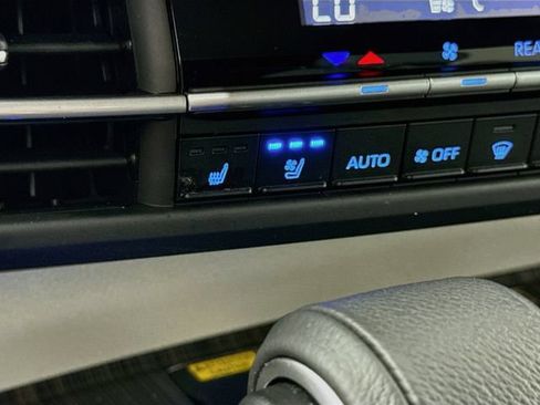 Used 2023 Toyota Sienna Limited AWD/4WD image 20