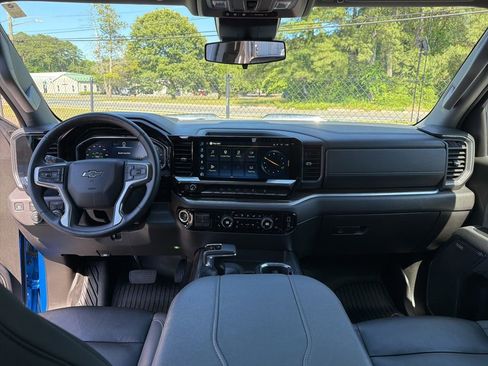 Used 2025 Chevrolet Silverado 1500 LT Trail Boss w/ Convenience Package II AWD/4WD image 8