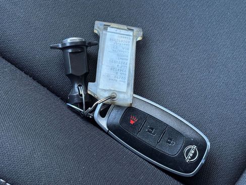 Used 2023 Nissan Rogue S image 21