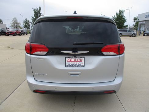 New 2026 Chrysler Voyager LX FWD image 5