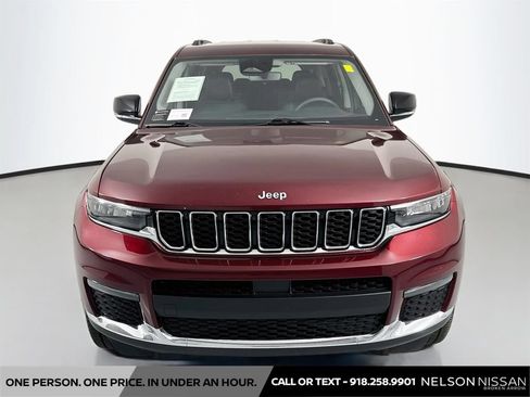 Used 2023 Jeep Grand Cherokee L Limited AWD/4WD image 2