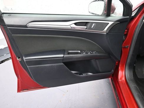 Used 2019 Ford Fusion SE FWD image 9