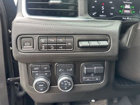 Used 2023 GMC Yukon Denali w/ Denali Reserve Package image 28