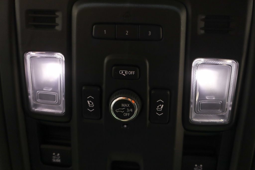 Used 2024 GMC Yukon AT4 w/ Technology Package AWD/4WD image 31