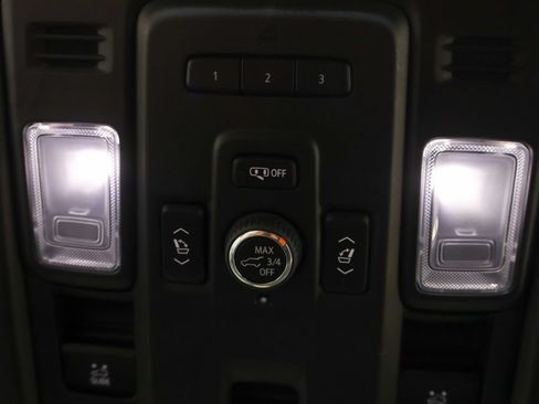 Used 2024 GMC Yukon AT4 w/ Technology Package AWD/4WD image 31