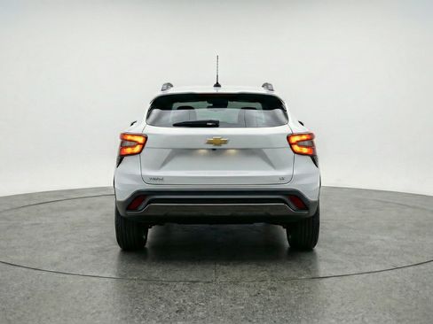 Used 2025 Chevrolet Trax LT image 7