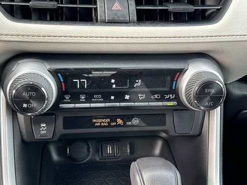 Used 2022 Toyota RAV4 XLE image 13