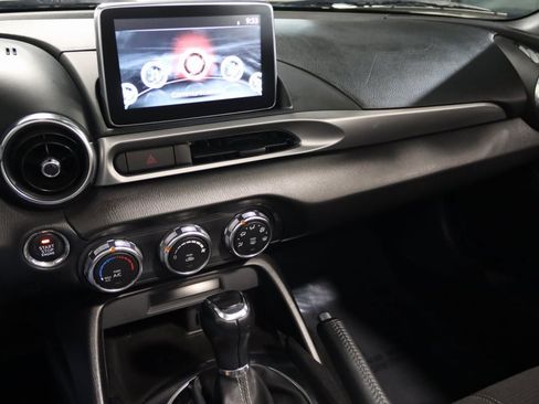 Used 2017 FIAT 124 Spider Classica image 43