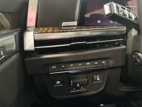 New 2026 Cadillac Escalade Platinum Sport AWD/4WD image 17