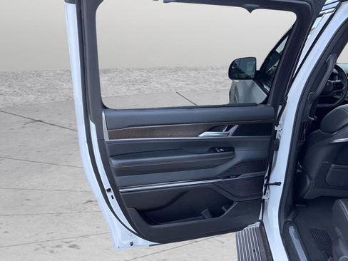 Used 2024 Jeep Grand Wagoneer L 4WD image 35