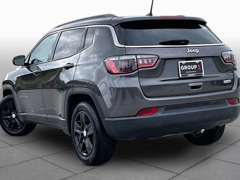 Used 2022 Jeep Compass Latitude FWD image 12
