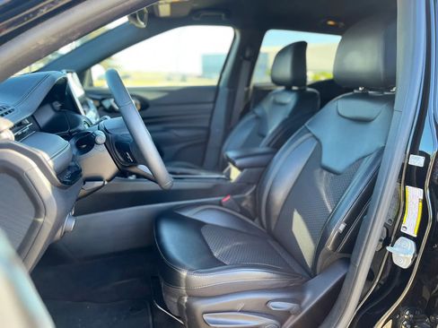 Used 2023 Jeep Compass Latitude image 10